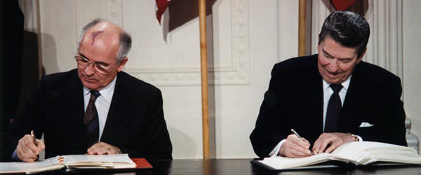 Gorbachev and Reagan sign the INF