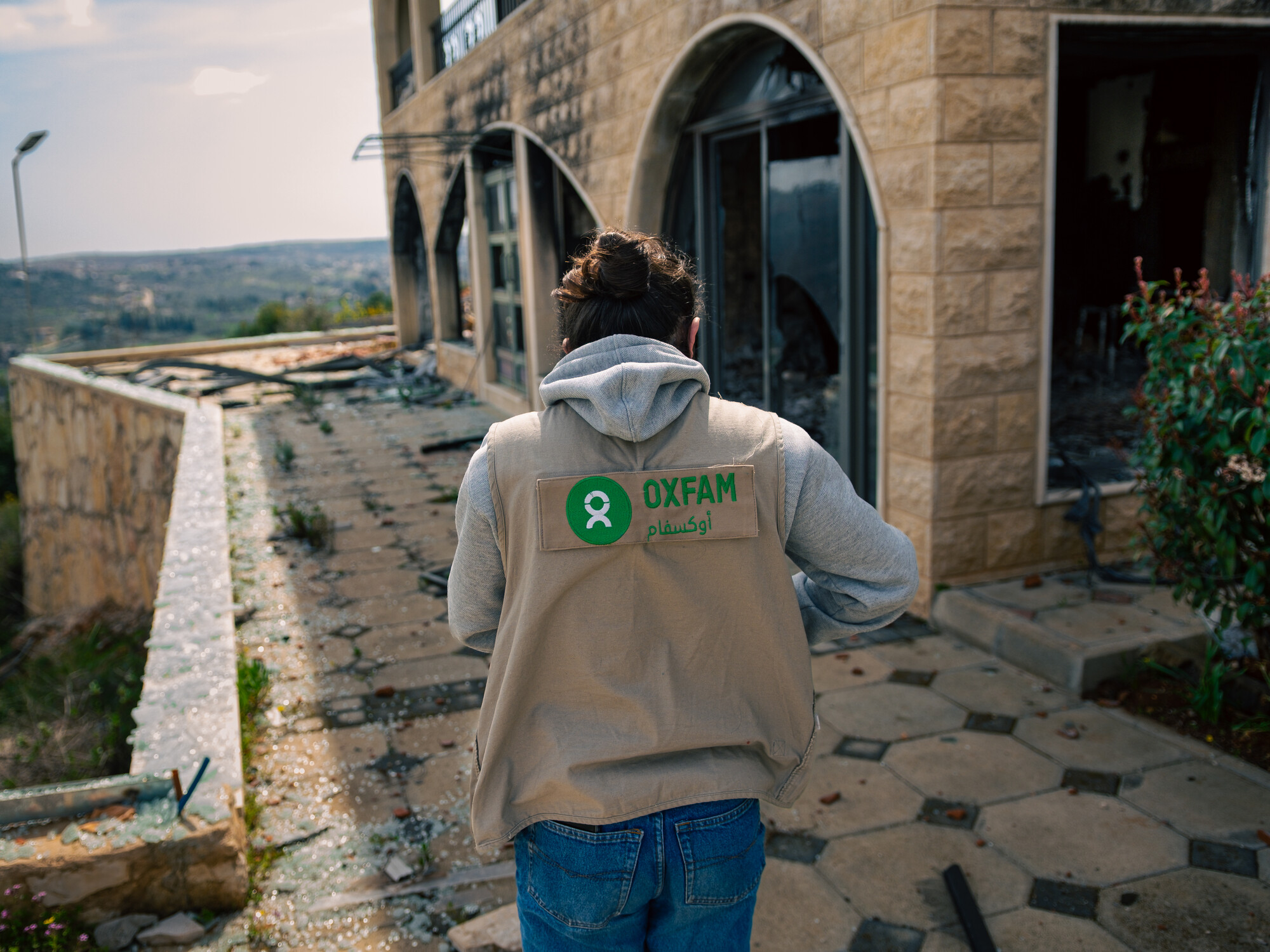 Oxfam staff in Lebanon carrying aid.