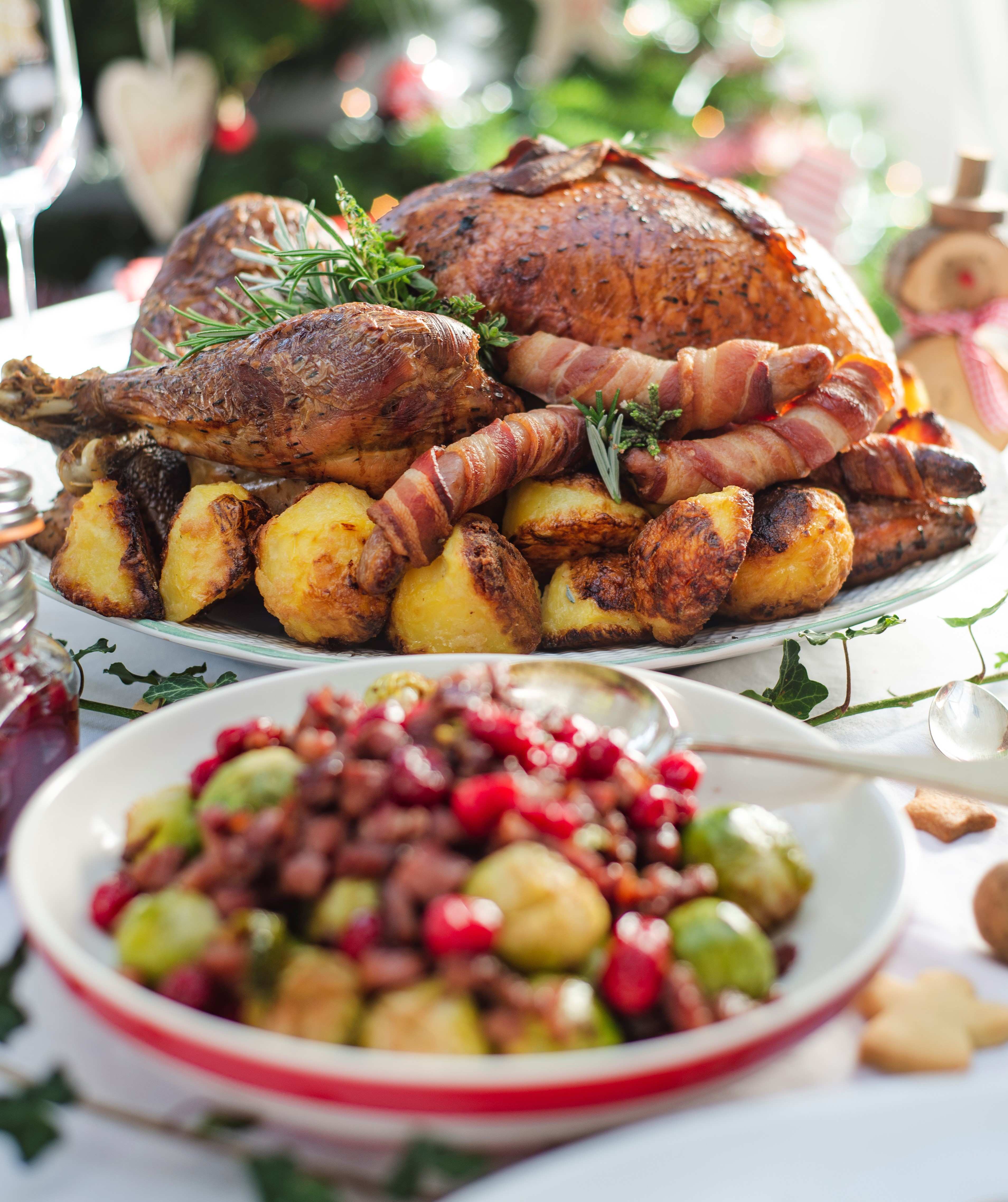 Image: https://aaf1a18515da0e792f78-c27fdabe952dfc357fe25ebf5c8897ee.ssl.cf5.rackcdn.com/2188/Christmas+lunch+with+roast+turkey+and+side+dishes+crop.jpg?v=1604999921000