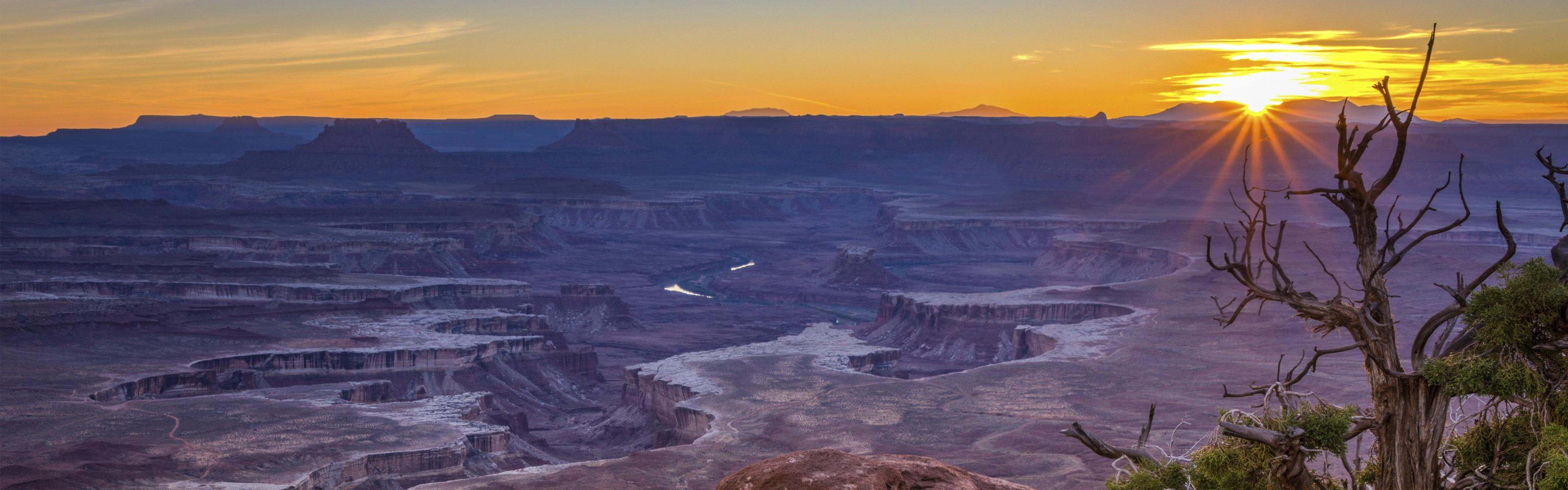 Setting sun over the Green River of Canyonlands National Park in Utah. © Mary Hulett/TNC Photo Contest 2019