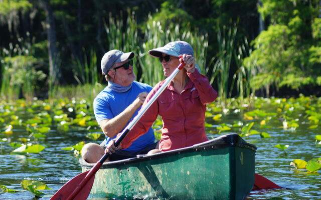 Canoers enjoy Lake Russell at Disney Wilderness Preserve. Photo Credit: © Hannah O'Malley/TNC