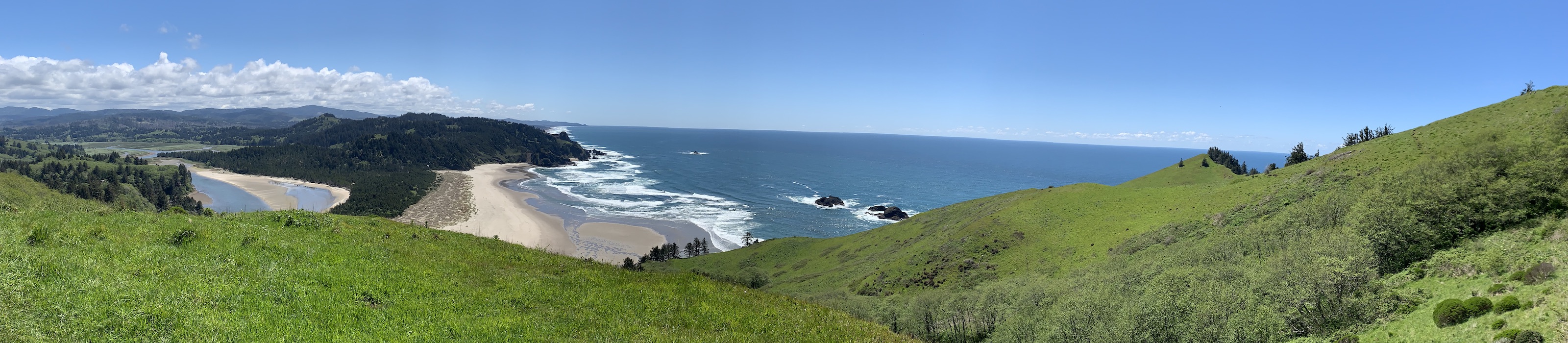 Expansive view from the Cascade Head Grasslands overlooking a beach and the Pacific Ocean. © Molly Dougherty/TNC