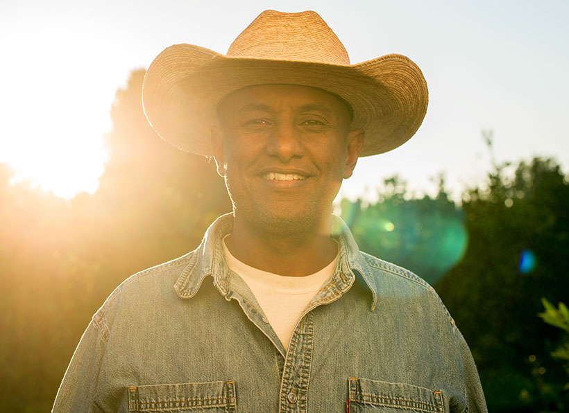 Dawit Zeleke photographed in his satsuma orchard in Orland, California. © Drew Kelly for The Nature Conservancy