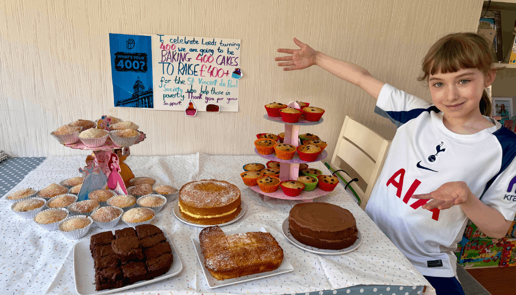 This is a image of a Mini Vinnie with her cake stand.