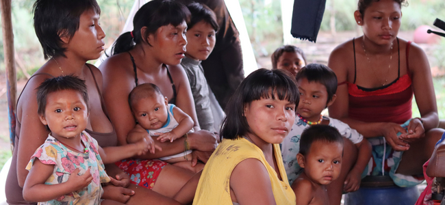 Nukak women and children in a resettlement camp in the Colombian Amazon. ©Survival