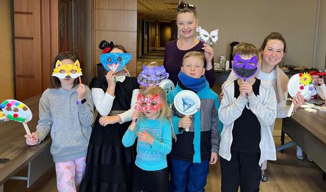 Ukrainian Children in Montreal Connect to Their New Home Through PJ Library