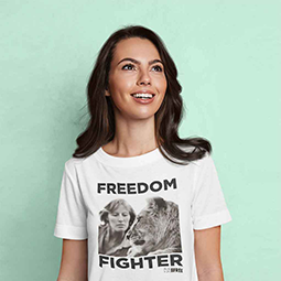 A woman in a white T-Shirt with the words Freedom fighter and a photo of Virginia McKenna and a lion